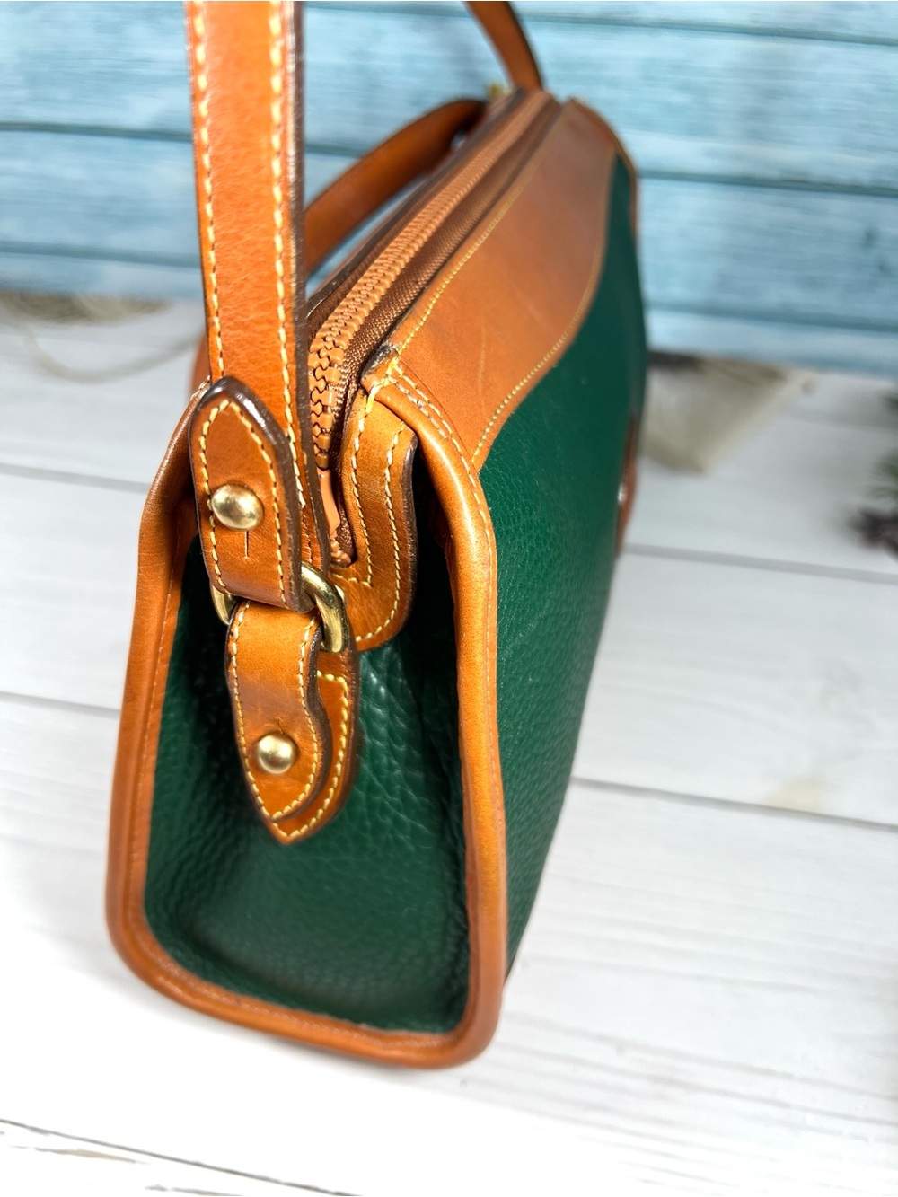 🦆 DOONEY & BOURKE FIR GREEN AND BRITISH TAN PEBBLED LEATHER CROSSBODY - Picture 5 of 16